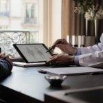 Consultation de chirurgie intime masculine dans une clinique esthétique