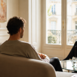 Couple en consultation avec un sexologue à Lyon dans un cadre rassurant