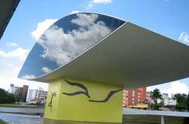 Le musée Oscar Niemeyer de Curitiba (Brésil)