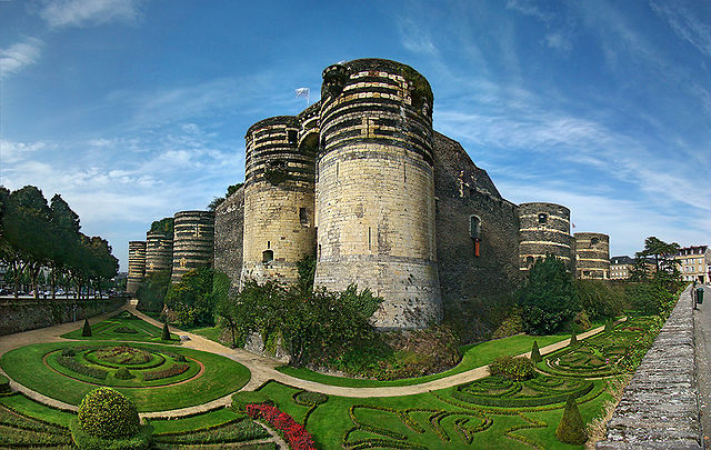 Les châteaux français du IXe siècle