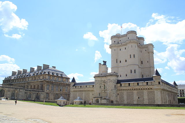 Les châteaux français du XIVe siècle